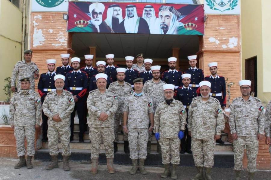 الفوج العاشر من خريجي كلية الأمير الحسن يؤدون القسم القانوني.. صور