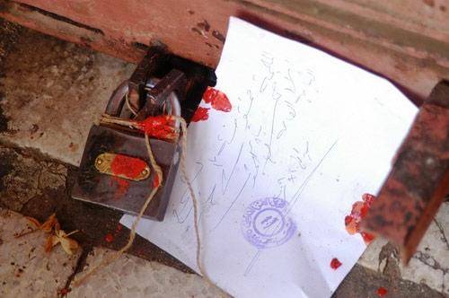 إغلاق ومخالفة 11 محلا بالزرقاء