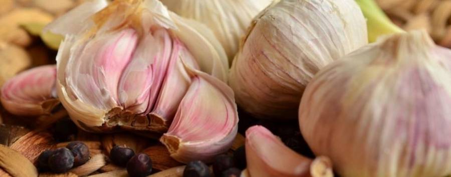 5 خرافات إرتبطت بأطعمة وأغذية مع فيروس كورونا وانتشرت عبر الإنترنت!