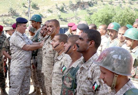 الرماضنة يرعى تخريج دورة الصاعقة الخاصة بضباط الميدان (فرسان المستقبل3)