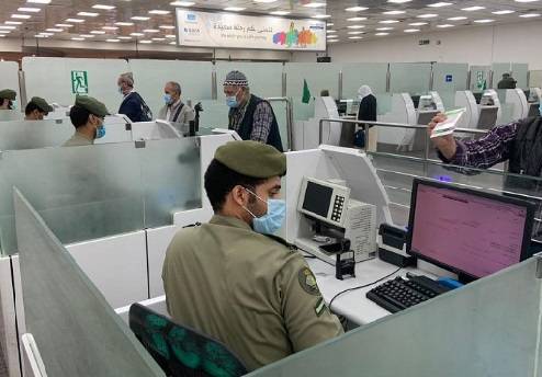 الجوازات السعودية توضح شروط تقديم طلب عودة الأجانب لبلدانهم.. التفاصيل