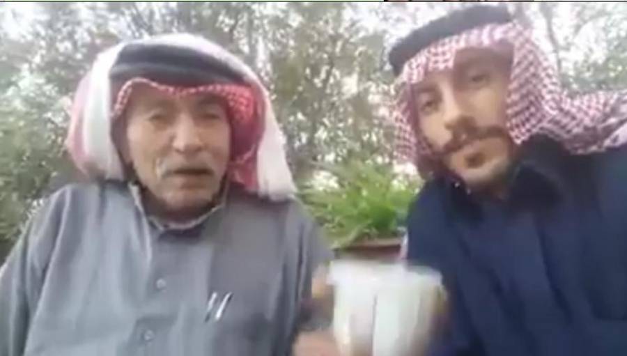 شاهد بالفيديو.... قصيدة للحاج الدغيلي العموش قبيل وفاته بأيام