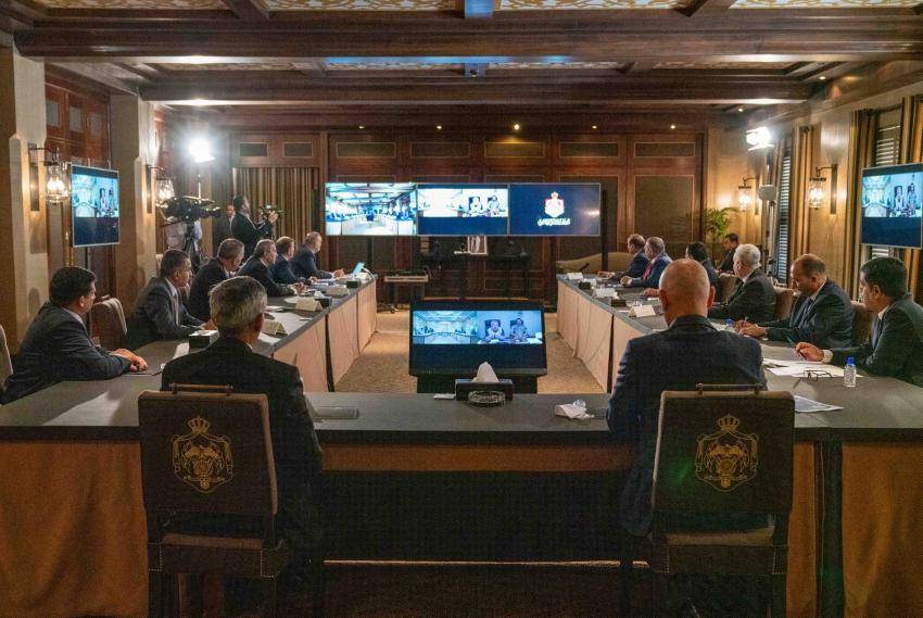 الملك يؤكد ضرورة بذل الجهود للتخفيف على المواطنين ومتابعة الأسعار في الأسواق