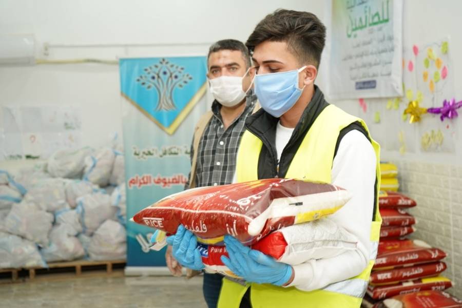 جمعية إحياء التراث الإسلامي الكويتية توزيع السلات الرمضانية للاجئين السوريين في الأردن.