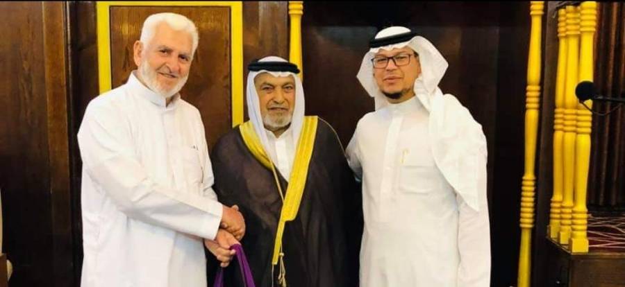 أبكت كلمة: صلوا في بيوتكم.  مؤذن مسجد زينب الحمايده الشيخ العدوان.