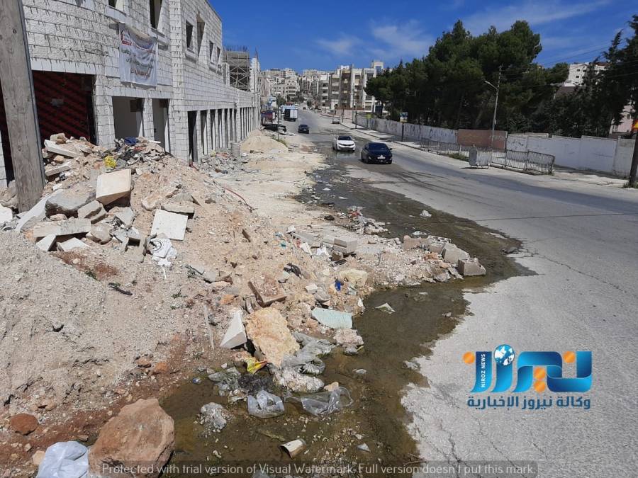 بالصور ... مياه الصرف الصحي تفيض في الطرقات بشفا بدران