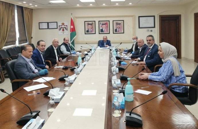 وزير الأشغال : لا نية لالغاء اي من المشاريع الإنشائية التي تنفذها الحكومة