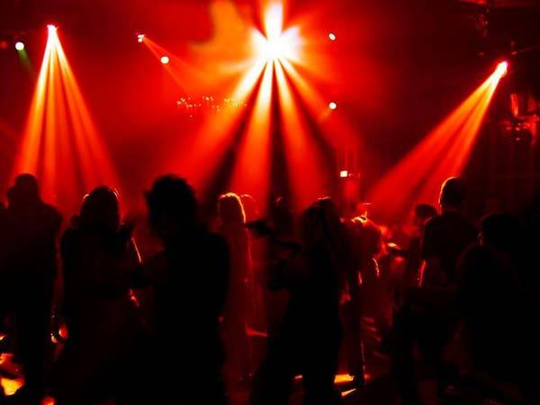 مدعياً حضوره لإفطار رمضان .. ضبط أردني في مصر أقام حفلاً غنائياً راقصاً