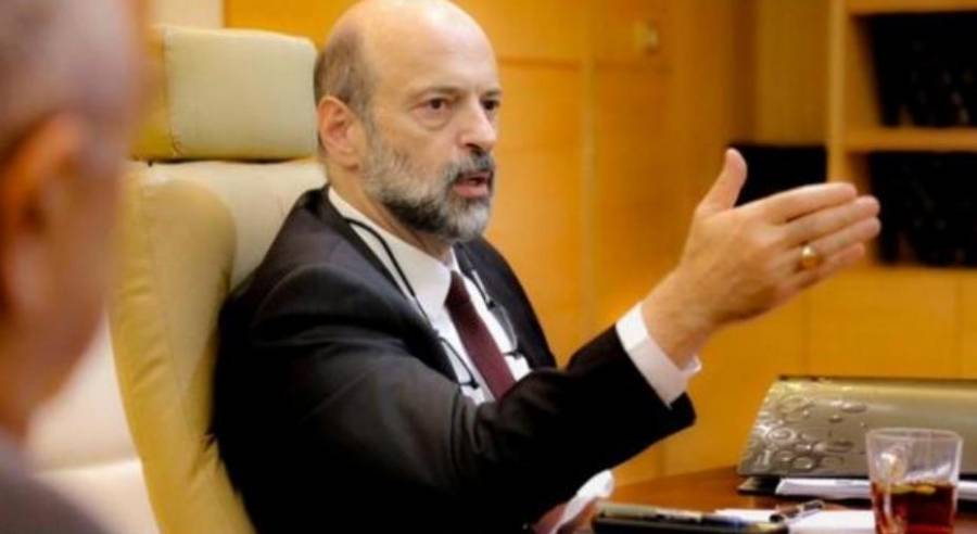 الرزاز : يوعز بالاستعداد للحالة الجوية وتأمين الطلبة العائدين لمواقع الحجر