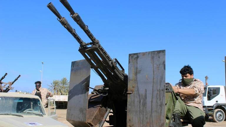 أرتال عسكرية تابعة لحكومة الوفاق الليبية باتجاه قاعدة الوطية التي تسيطر عليها قوات حفتر