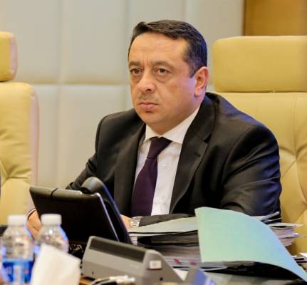 الوزير الداوود نتابع قضية عمال شركة الأبيض للأسمدة