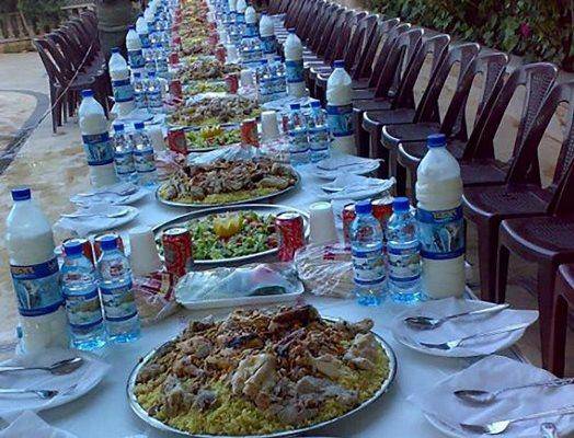 السائق المصاب بالمفرق أقام عزومة إفطار