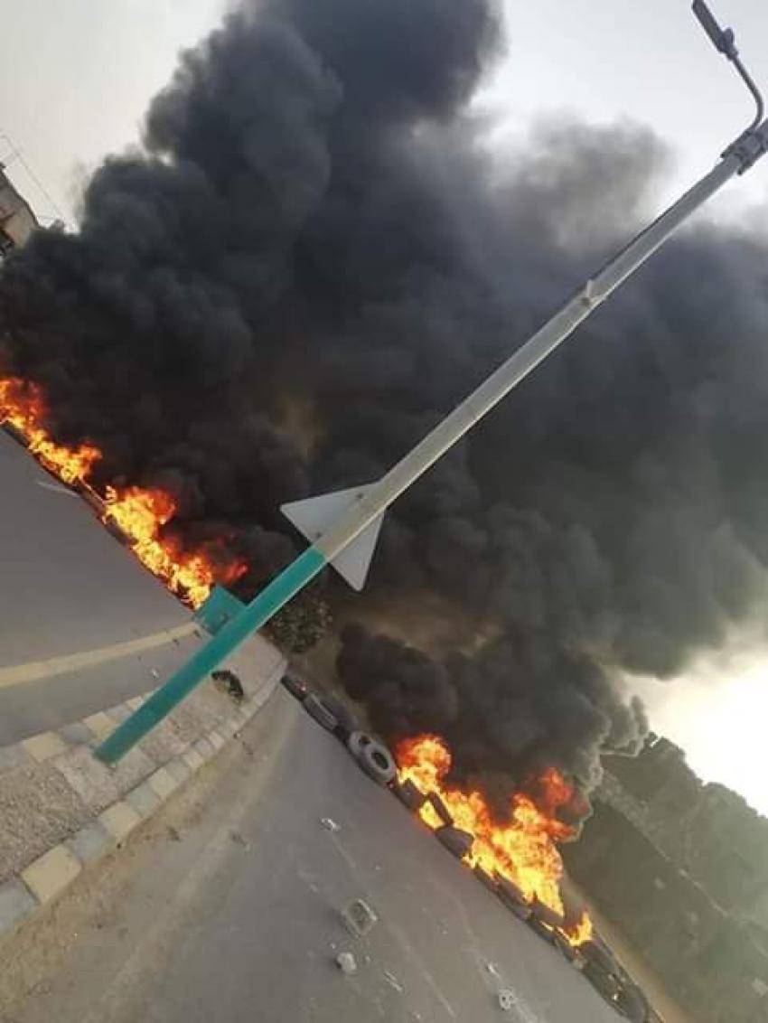 اعتصام لسائقي الشاحنات في الأزرق... صور