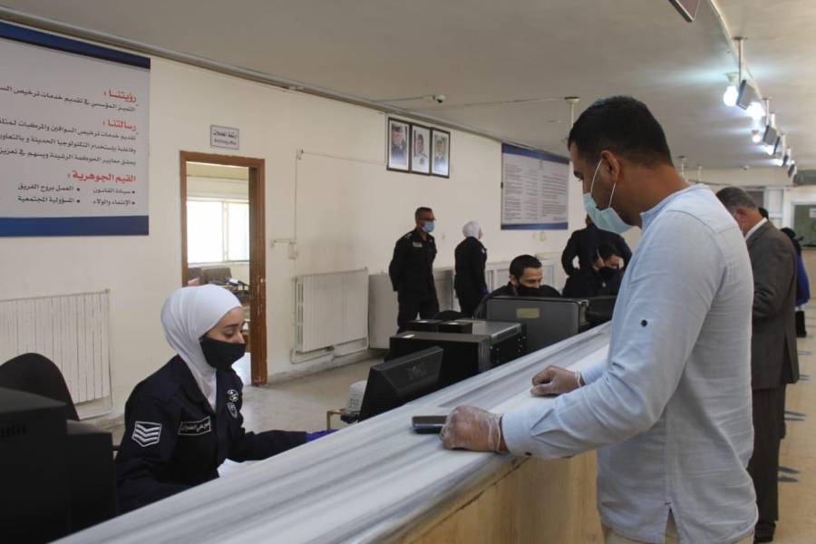 ١١١٢٨ معاملة مختلفة انجزتها اليوم ادارة ترخيص السواقين والمركبات بكافة اقسامها ...صور