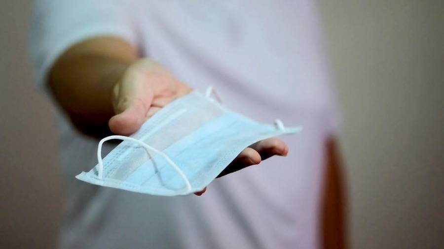 عاجل : لحنة الاوبئة: استخدام الكمامات الطبية بشكل خاطئ قد يكون له اثار سلبية