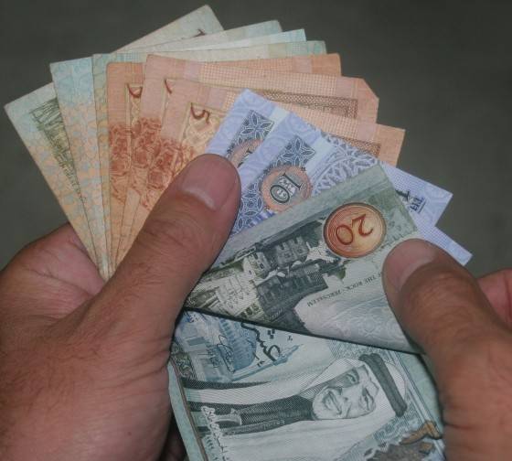 تحديد موعد صرف المعونات الشهرية