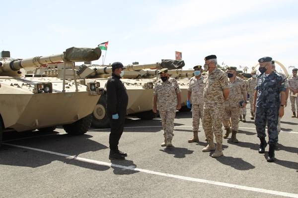 الحنيطي  يزور مشاغل الحسين الرئيسية...صور