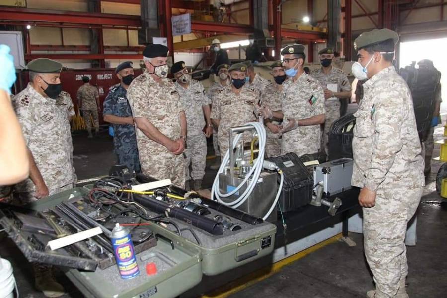 رئيس هيئة الأركان يزور مشاغل الحسين الرئيسة... صور