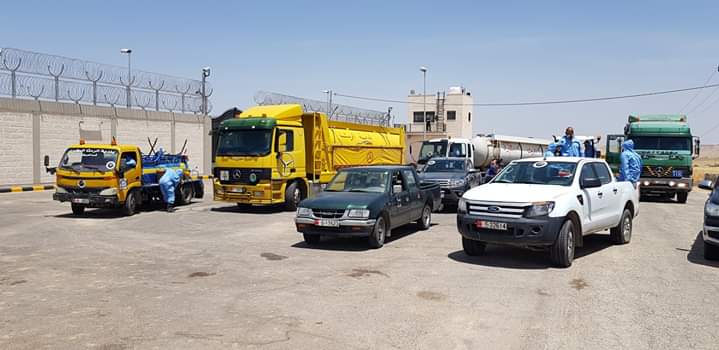 بلدية الرمثا الكبرى تساند بلدية الباسلية بتعقيم بلدتي الخناصري وفاع