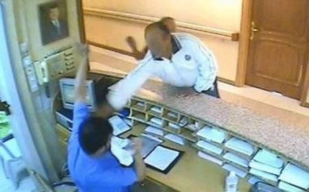 ضبط أشخاص اعتدوا على طبيب أسنان في حي نزال