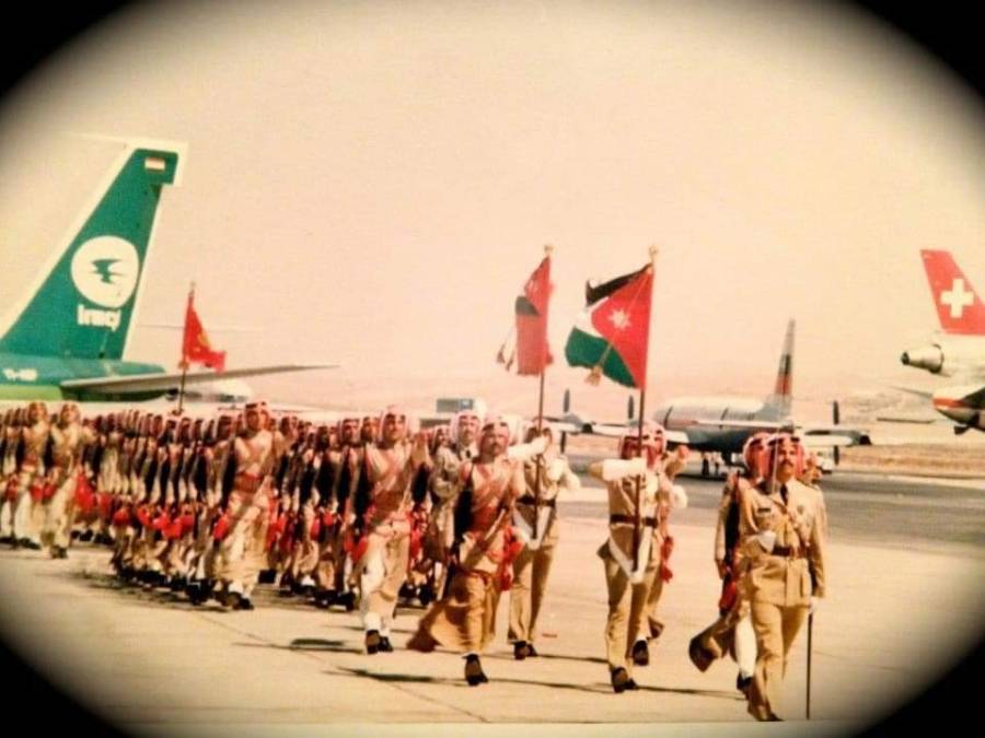 العقيد المحارمة يكتب العلم