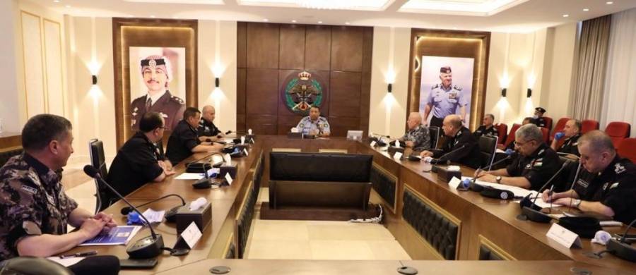 مدير الامن العام : المباشرة بتطبيق الخطط الامنية الخاصة بعيد الفطر السعيد .