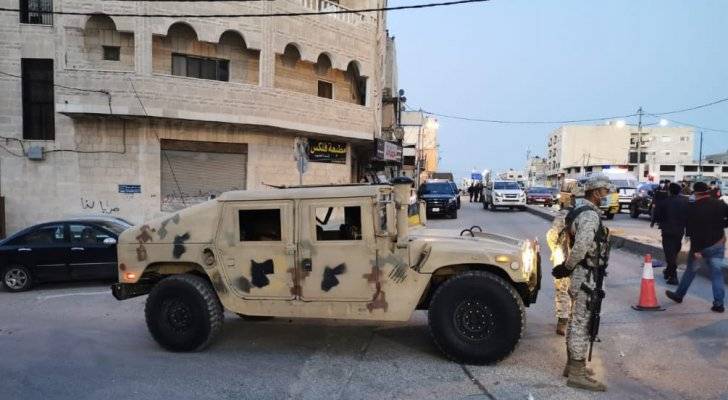 عزل أحد المباني في منطقة جاوا جنوب العاصمة عمان