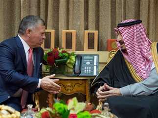 الملك وخادم الحرمين الشريفين يتبادلان التهاني بحلول عيد الفطر