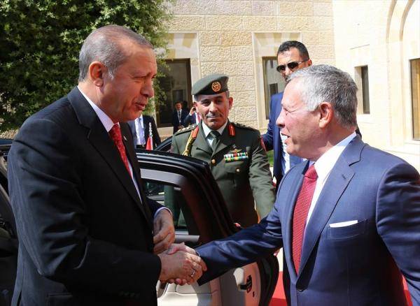 الملك واردوغان يتبادلان التهاني بعيد الفطر