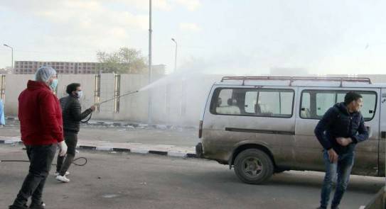 عمليات تعقيم لمنزل أحد المصابين بفيروس كورونا في اربد