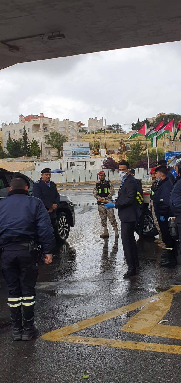 الحواتمة يتفقد المرتبات العاملة في الميدان صبيحة يوم العيد... صور