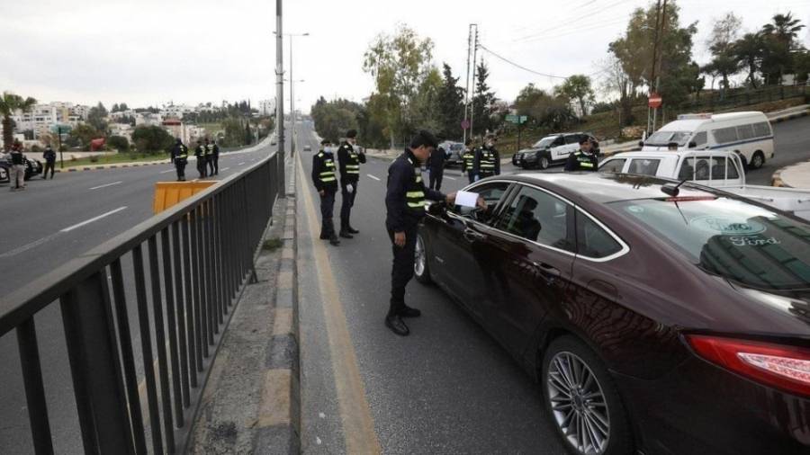 توجّه لإصدار تصاريح لموظفين للتنقل بين المحافظات