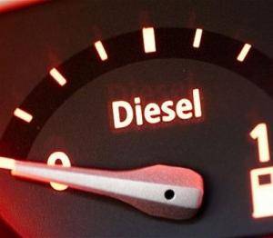 محطات وقود تحجم عن تزويد المواطنين الديزل بانتظار رفع اسعاره