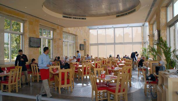 السماح لصالات المطاعم والمقاهي بالعمل في 7 حزيران