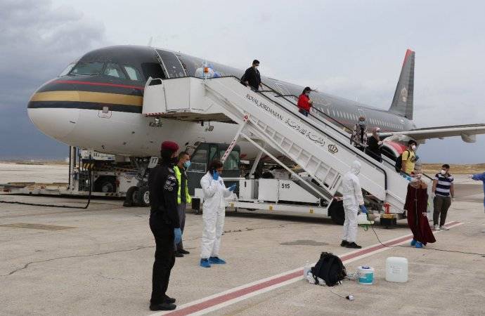 أردنيون عالقون في اليابان والفلبين يعودون الى المملكة