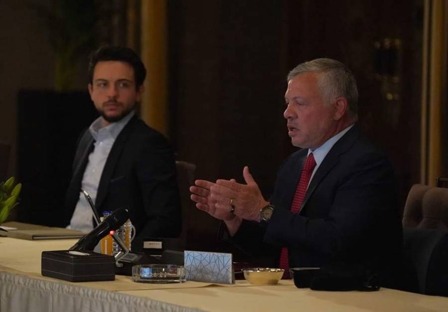 الملك: تطوير الصناعة المحلية وحصر الأراضي القابلة للزراعة