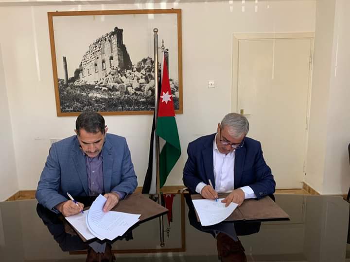 اتفاقية بين دائرة الاثار وبلدية ام الجمال... صور