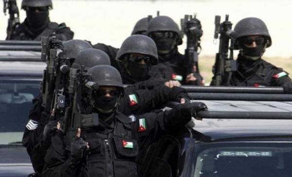 عاجل : قوات مكافحة التهرب الضريبي تداهم شركات رجل أعمال هام ..