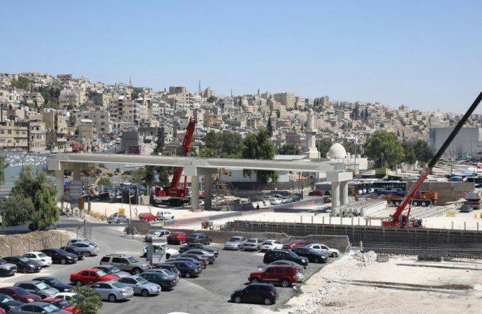 تحويلات مرورية جديدة بين عمان والزرقاء بسبب مشروع الباص السريع