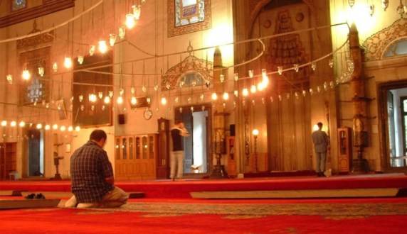 الافتاء تحدد الفئات التي تسقط عنها صلاة الجمعة