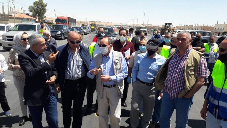 العموش: إنهاء العمل في الطريق الصحراوي شهر آب المقبل