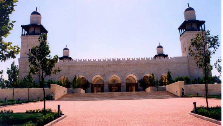 محافظ العاصمة: الذهاب لصلاة الجمعة سيراً على الأقدام ولا حركة للمركبات