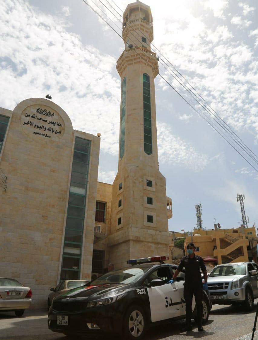 الحكومة: السماح بالخروج لأداء صلاة الجمعة بين الـ11 صباحاً والـ 2 ظهراً