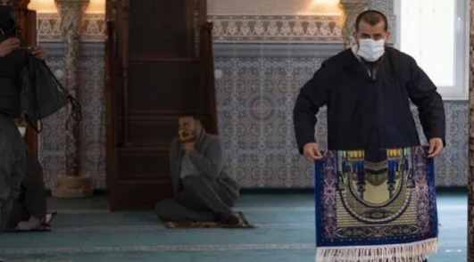 الاوقاف: وزعنا 100 ألف كمامة و12 ألف سجادة صلاة على المساجد