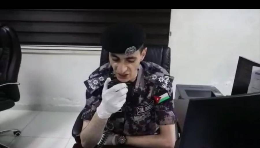 تعرف على صاحب الصوت المرافق لصافرات الانذار ، من هو ؟... فيديو