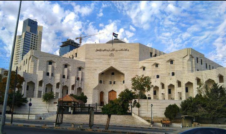 احالة اشخاص للقضاء لاستخدامهم بيانات منشآت لا يملكونها لإصدار تصاريح