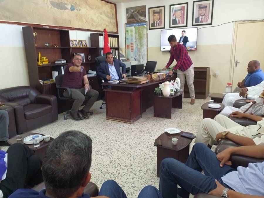 امين عام المياه يتفقد مناطق الاغوار الجنوبية ويلتقي رؤساء الجمعيات الزراعية