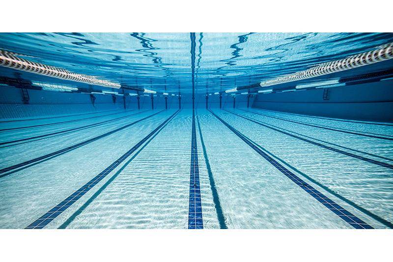 قرار بإعادة فتح المسابح اعتبارا من الاثنين