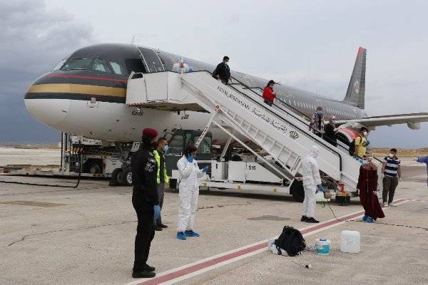 وصول 726 مسافراً على متن 4 رحلات ومغادرة 894 مسافراً لبلادهم.....صور