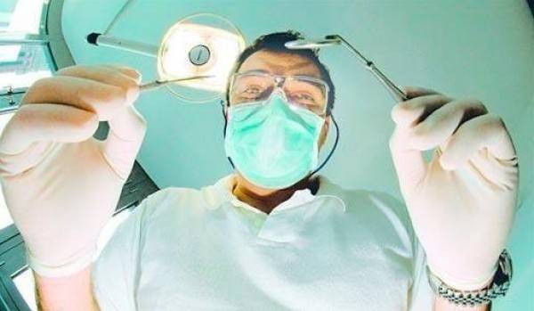 تسجيل 3 إصابات بكورونا بين مخالطي طبيب الأسنان
